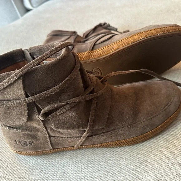 UGG Women’s Reid Suede Boots - Picture 10 of 11